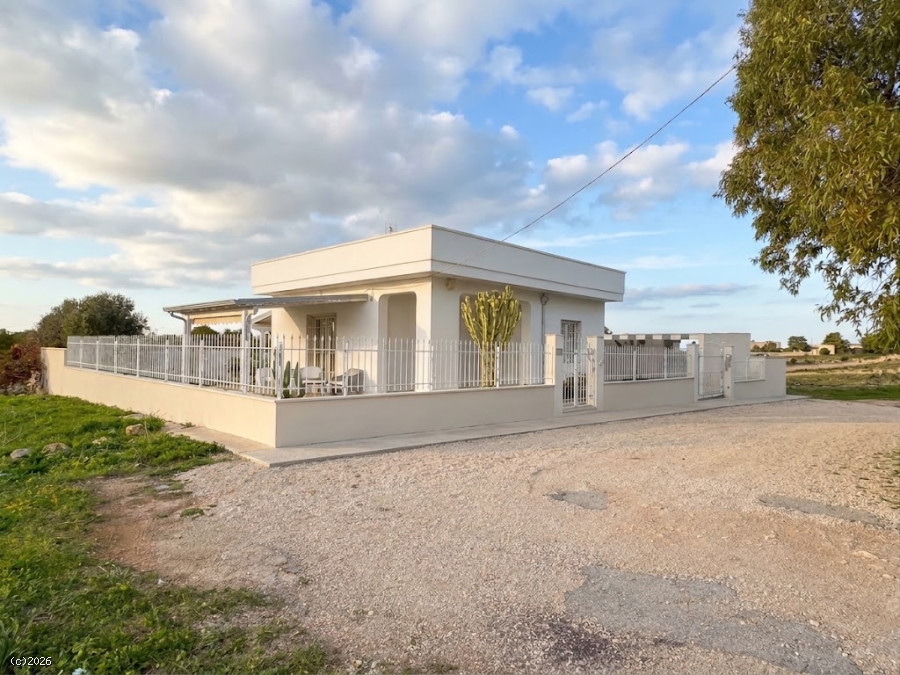 Luminosa e Moderna Villetta con Vista Mare e Giardino Privato