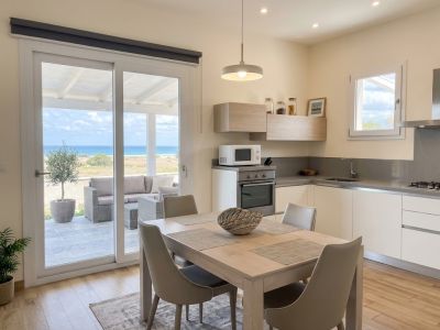 Luminosa e Moderna Villetta con Vista Mare e Giardino Privato