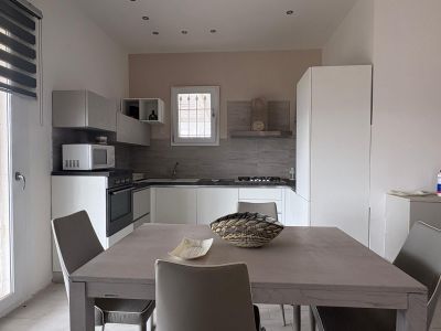 Luminosa e Moderna Villetta con Vista Mare e Giardino Privato