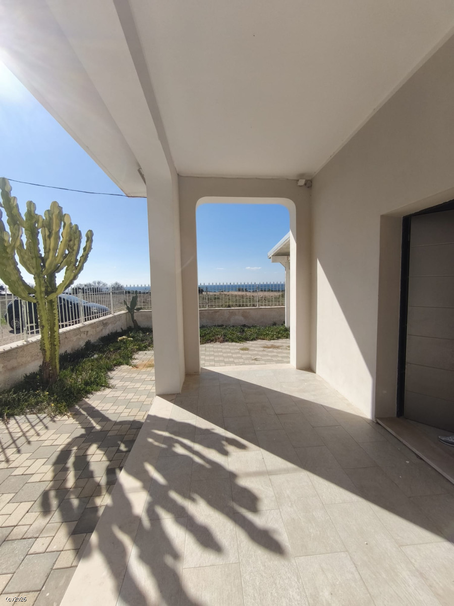 Luminosa e Moderna Villetta con Vista Mare e Giardino Privato