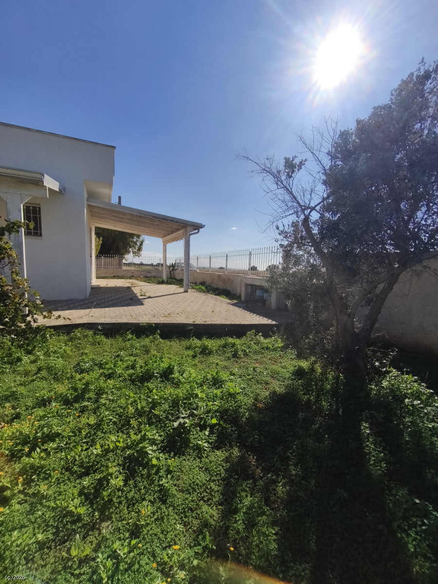 Luminosa e Moderna Villetta con Vista Mare e Giardino Privato